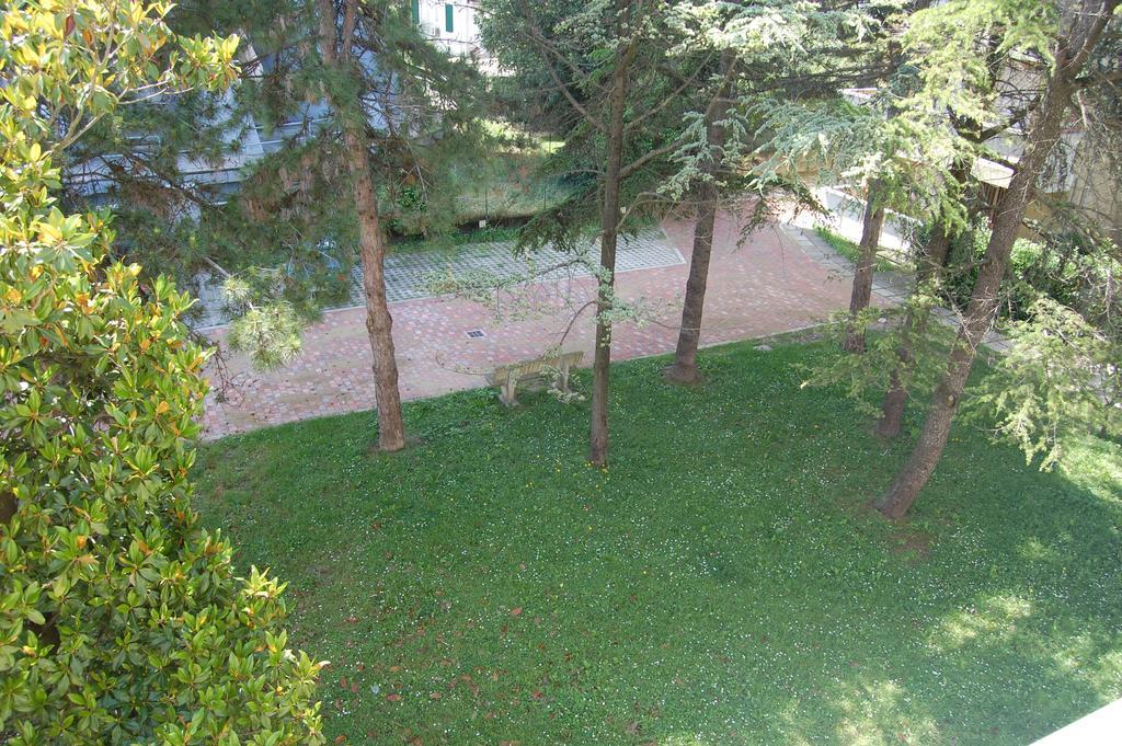 Appartamento Elegance Lignano Sabbiadoro Exteriör bild